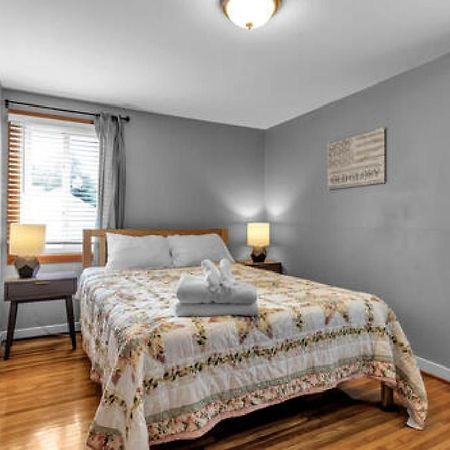 Gorgeous 2 Queen Bedroom Lower Apartment In North Buffalo With Free Driveway Parking Exterior photo
